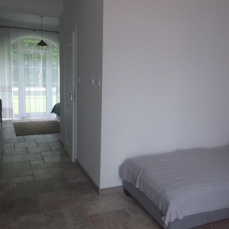 Dworek Akacja Uslugi Hotelarskie 야노비에츠 외부 사진