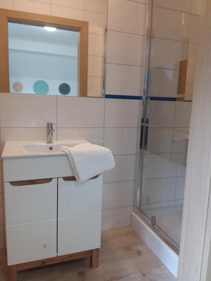 Dworek Akacja Uslugi Hotelarskie 야노비에츠 외부 사진