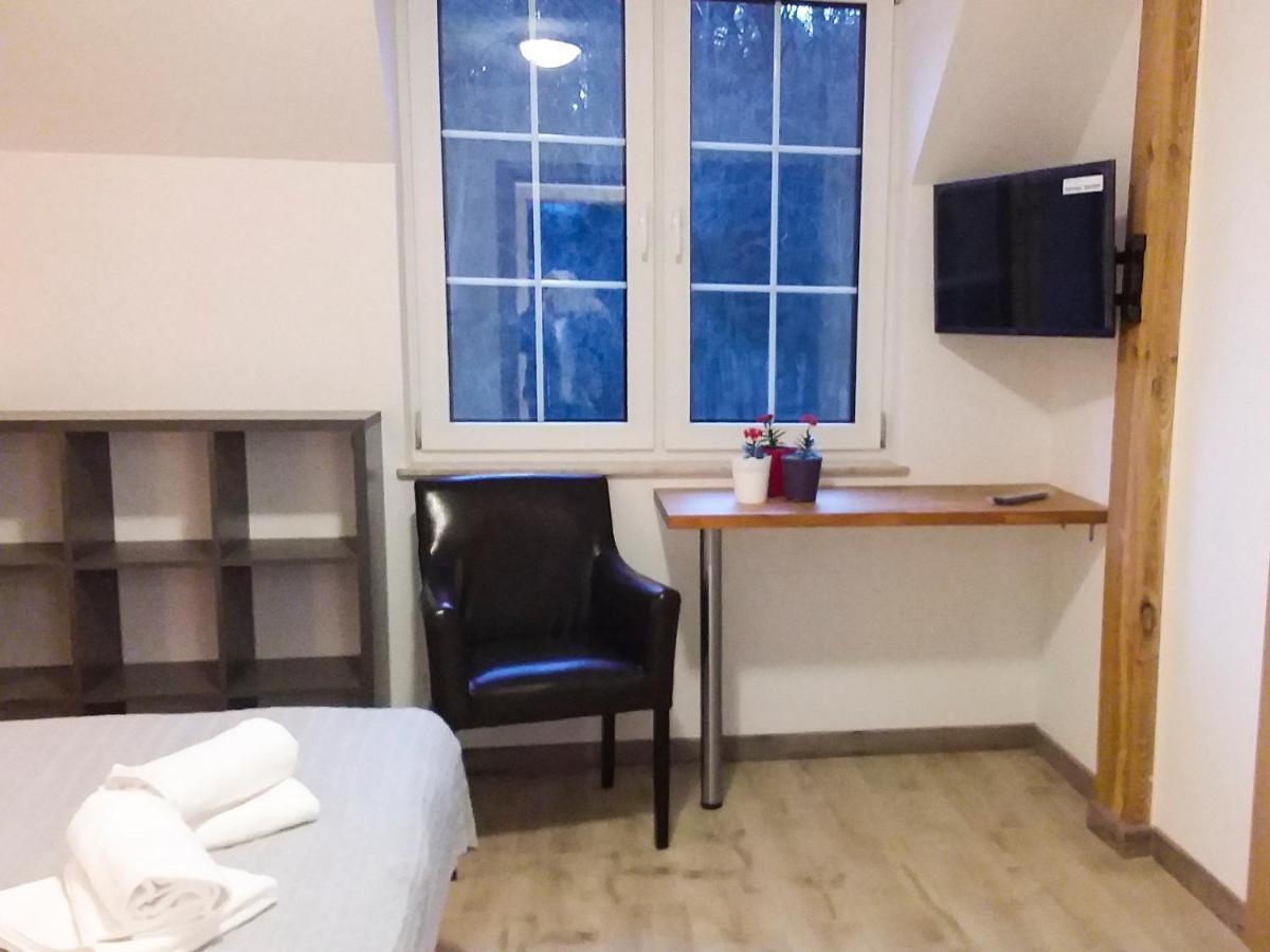 Dworek Akacja Uslugi Hotelarskie 야노비에츠 외부 사진