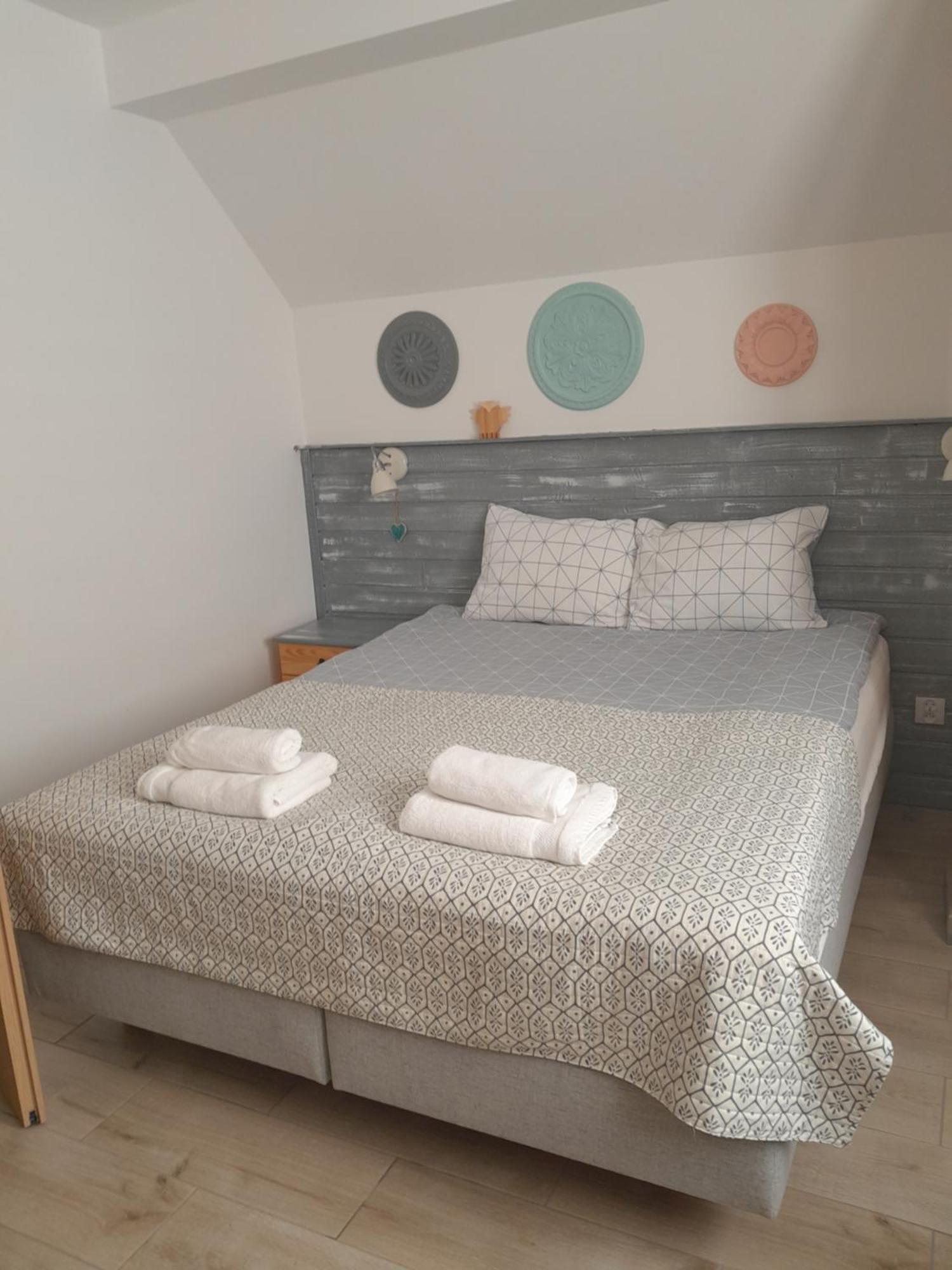 Dworek Akacja Uslugi Hotelarskie 야노비에츠 외부 사진